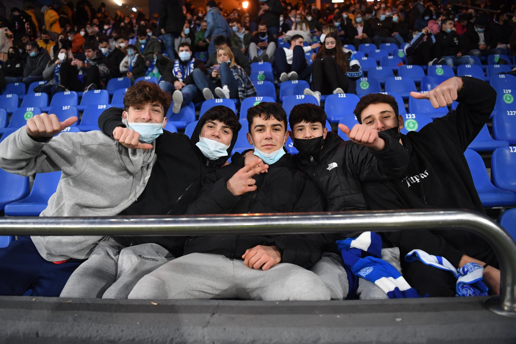 Gran ambiente en las gradas de Riazor para el Deportivo - Racing de Ferrol