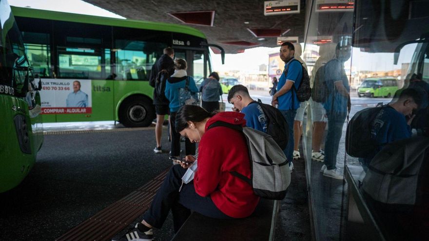 Tenerife and Gran Canaria will jointly buy the fuel for their public buses