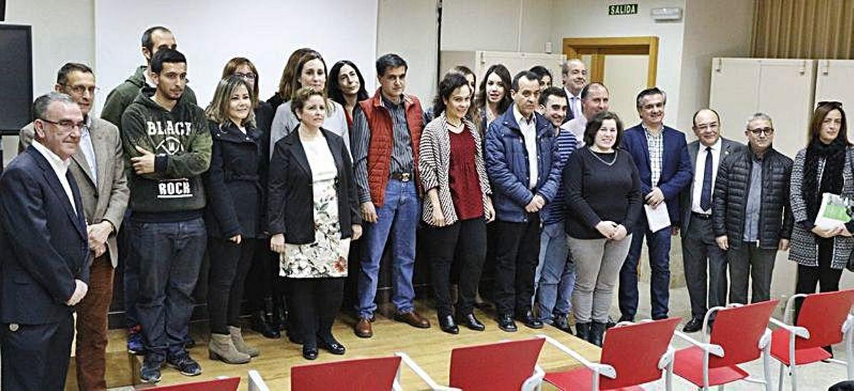 Los primeros alumnos de la Escuela Láctea reciben sus diplomas