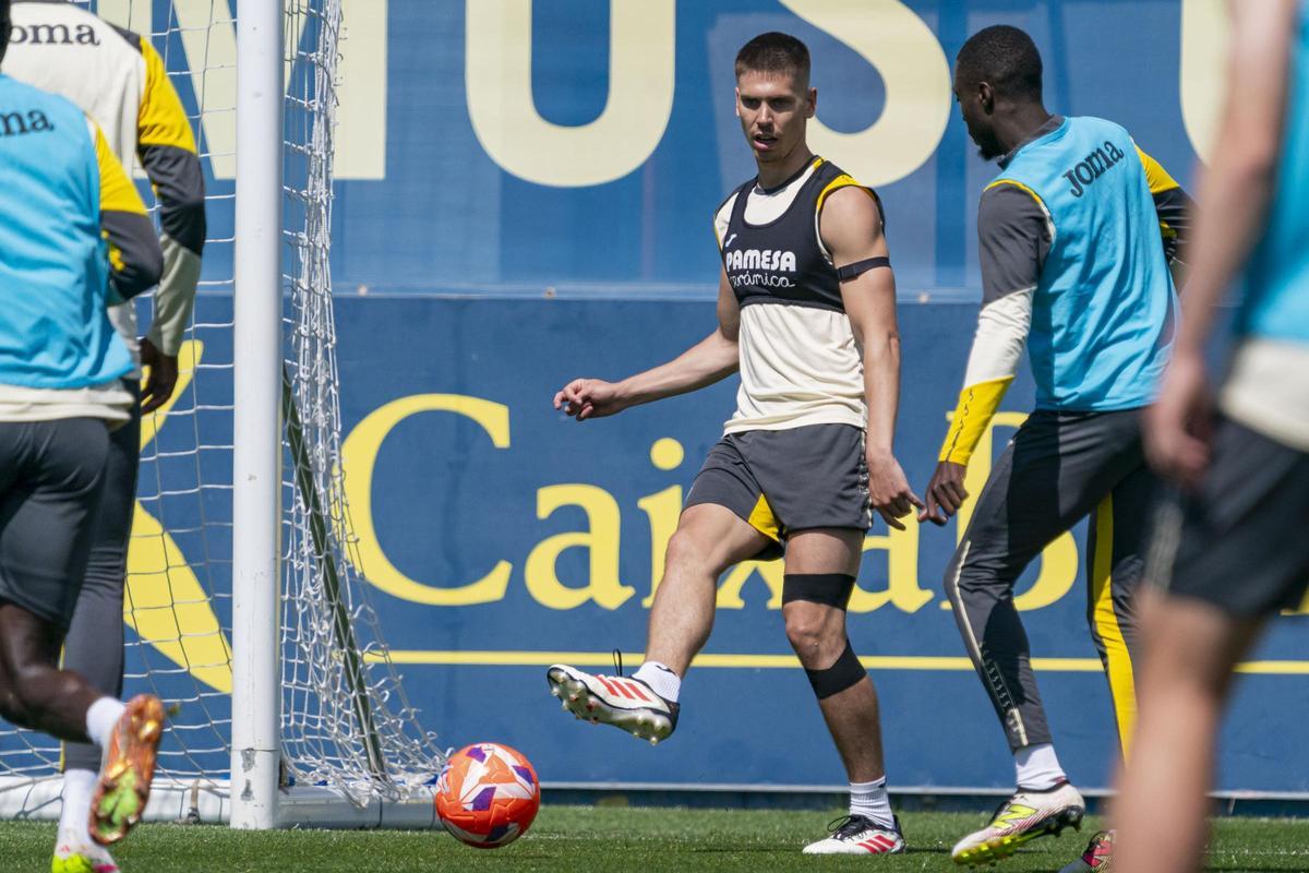 Foyth durante un entrenamiento.