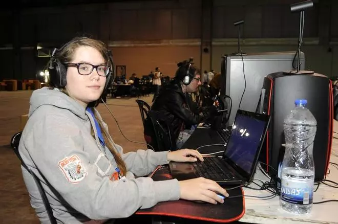 La pasión por los videojuegos reúne a cientos de jóvenes en la XGN Encounter de Silleda