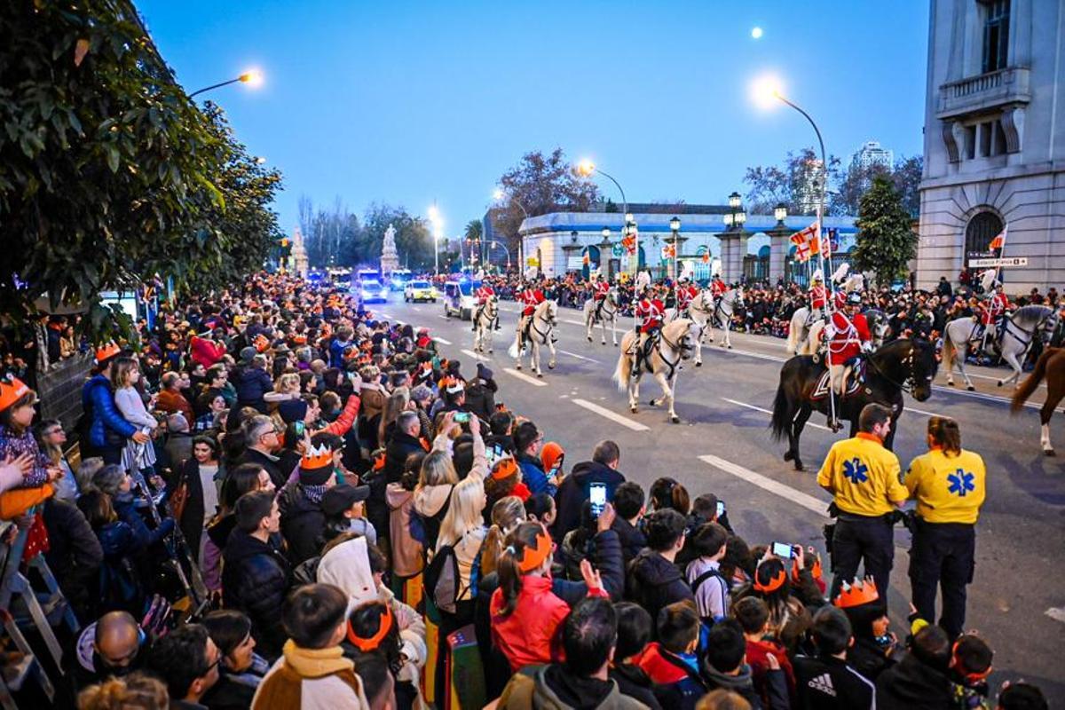 Miles de niños esperan la llegada de los Reyes Magos