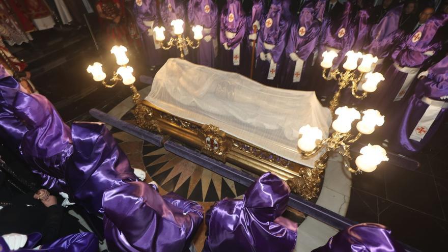 Emoción y pasión en la procesión del Santo Entierro en Vila-real