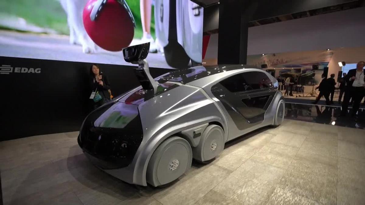 Coche futurista en el Salón del automóvil de Fráncfort.