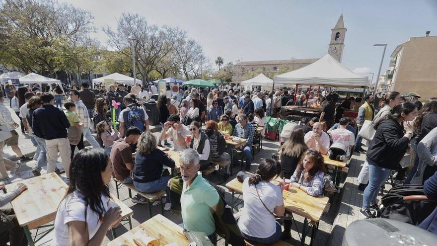 Son Ferriol se vuelca con su gran feria: animales, baile, mobylettes y ajedrez en una jornada multitudinaria