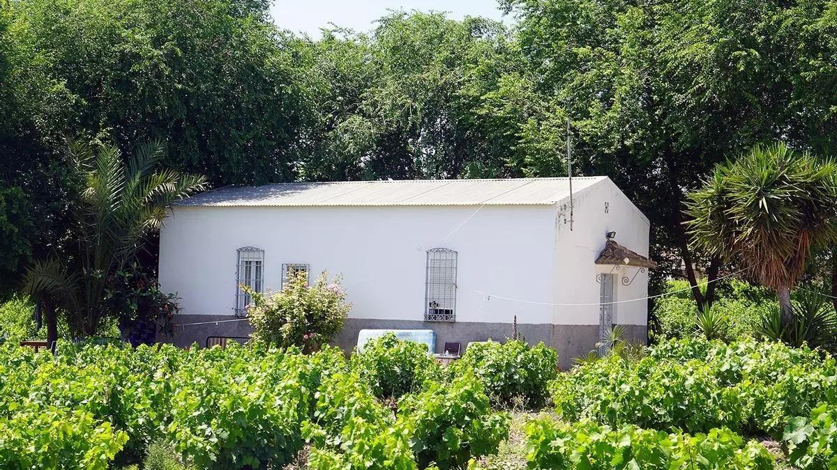 Vivienda a las afueras de Montemayor en la que fue abandonada la joven mientras se desangraba.