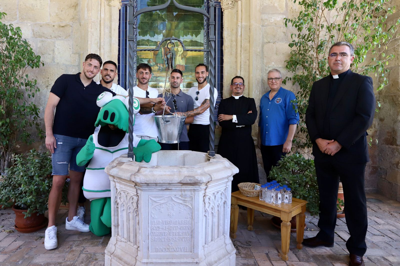 La ofrenda del Córdoba CF a la Virgen de la Fuensanta, en imágenes