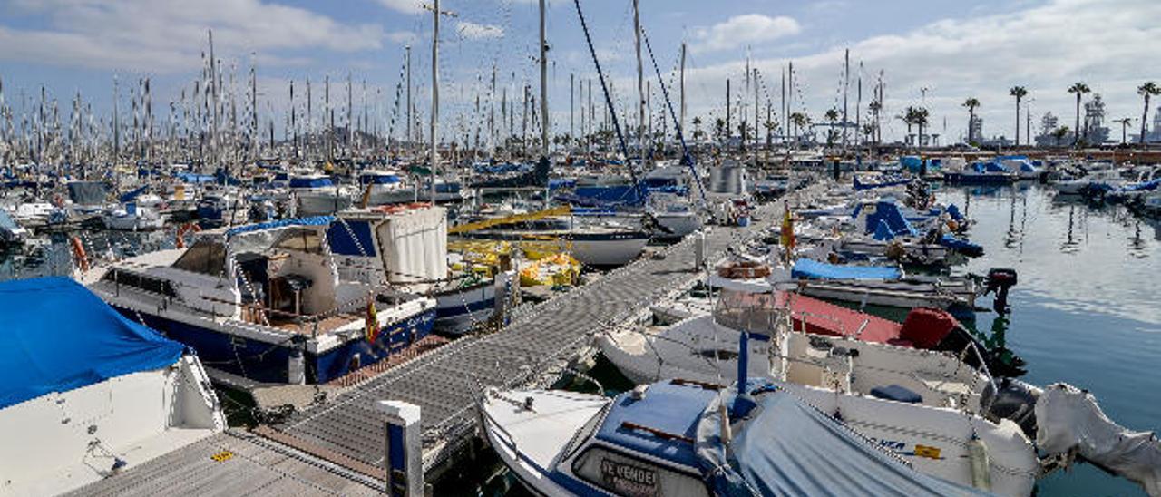 Vista de un pantalán del Muelle Deportivo de Las Palmas de Gran Canaria.