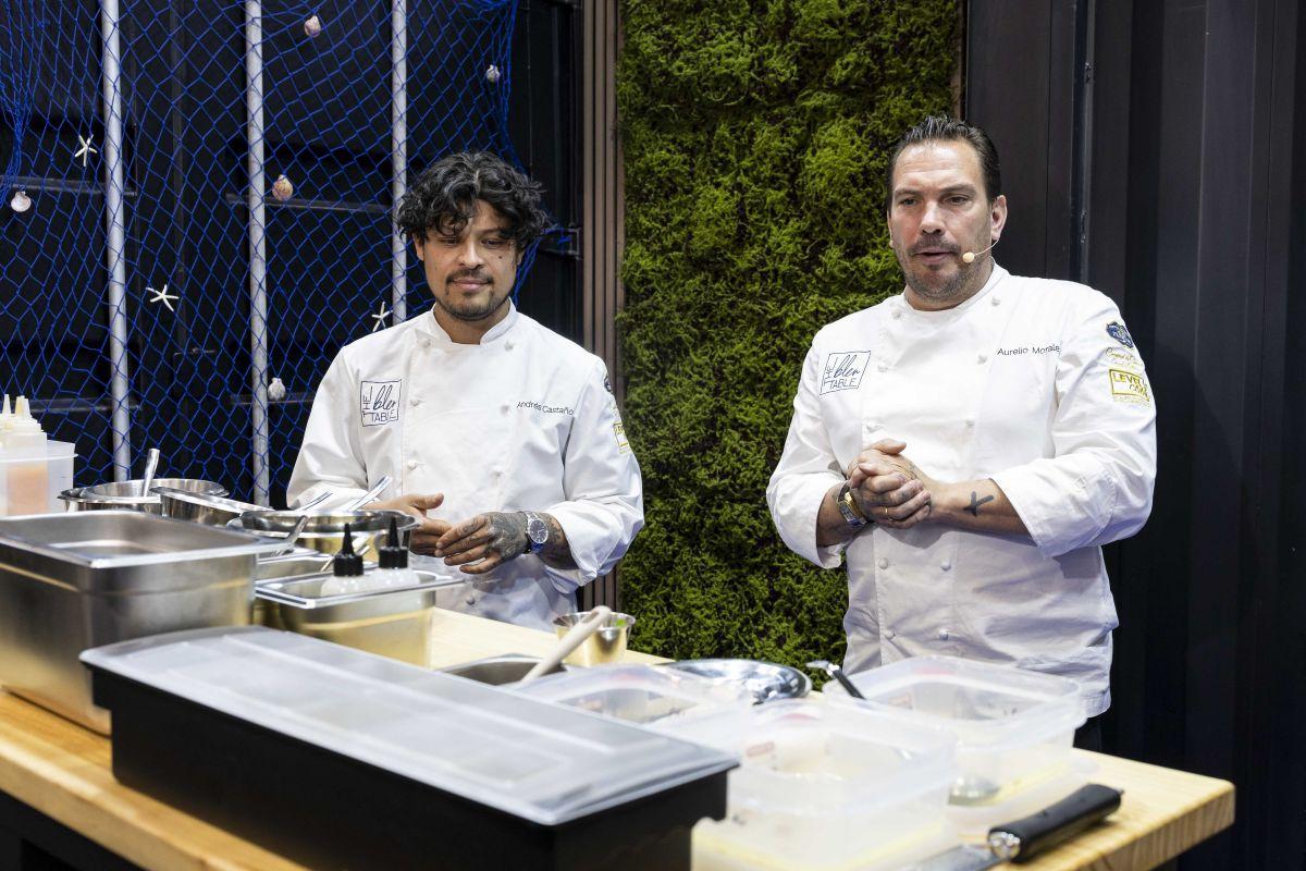 El chef Aurelio Morales con su jefe de cocina en el Salón Gourmets