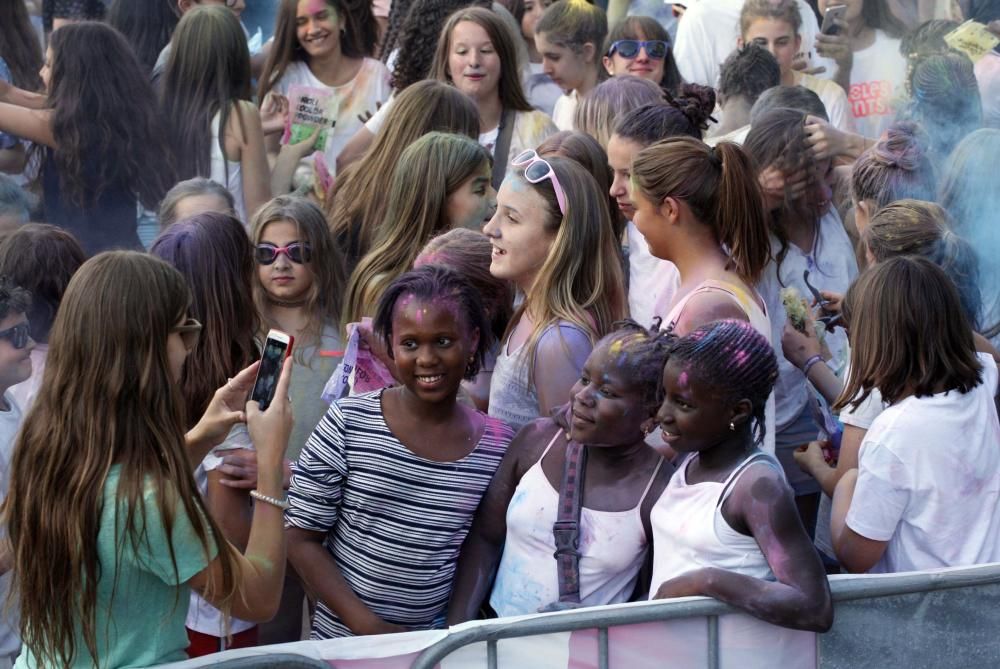 Festa «holi» a les festes d'agost de Banyoles