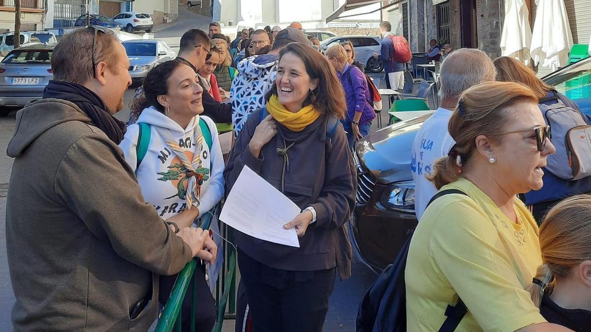 Las personas residentes de distintos municipios afectados por los destrozos del incendio iniciado en Bejís impulsan la primera recogida voluntaria de basura.