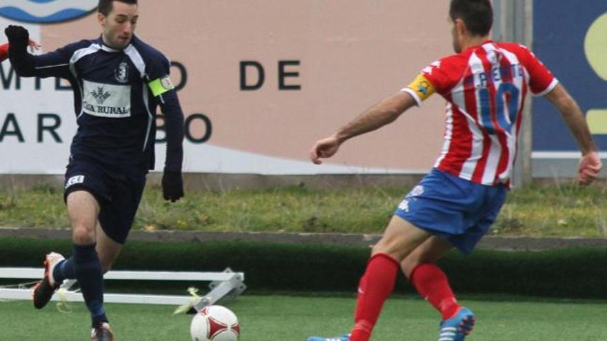 Héctor Antón, autor del gol del GCE VIllaralbo ayer en Lerma, encara a un adversario.