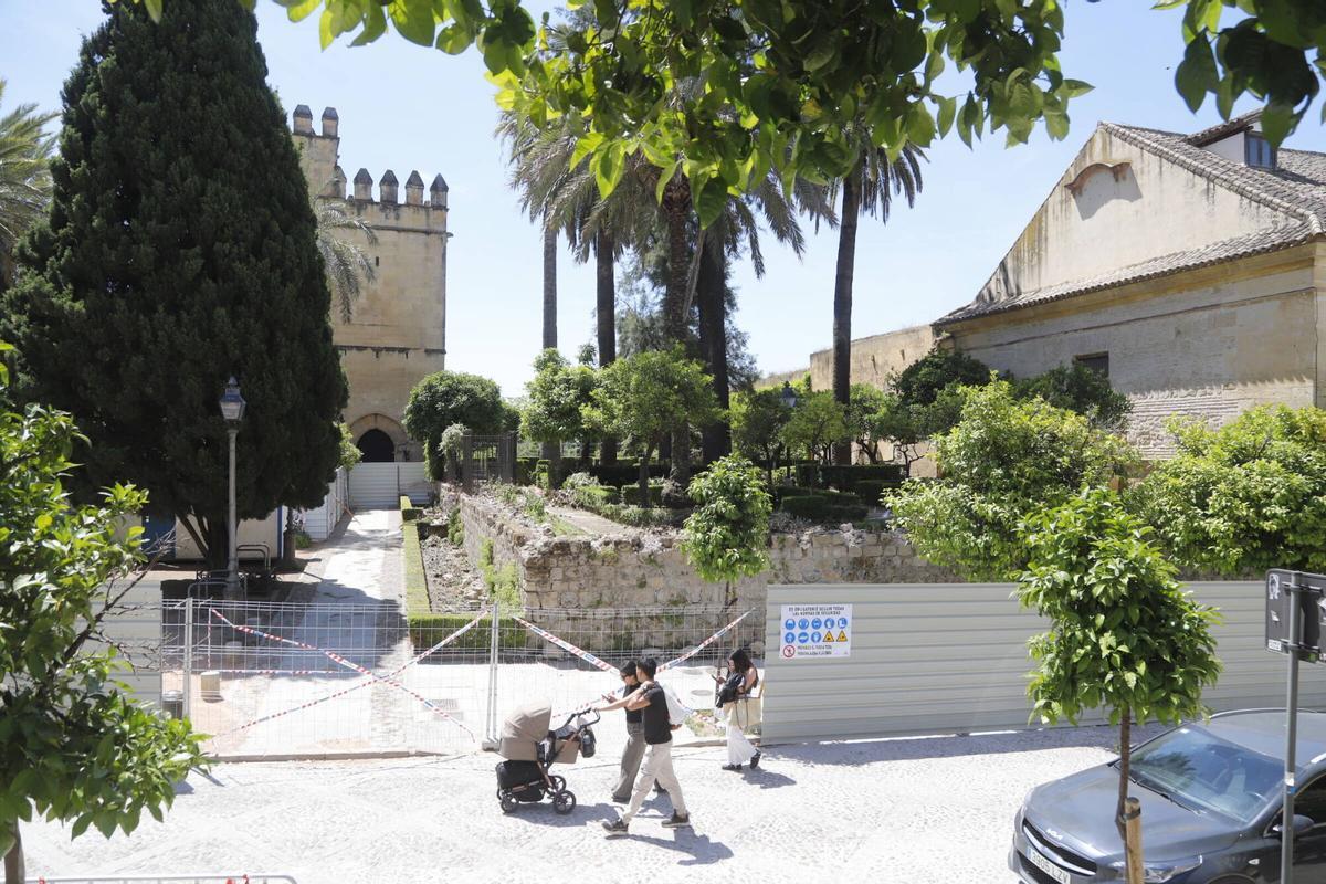 A.J.González Córdoba Obras en el exterior del Alcázar de los Reyes Cristianos