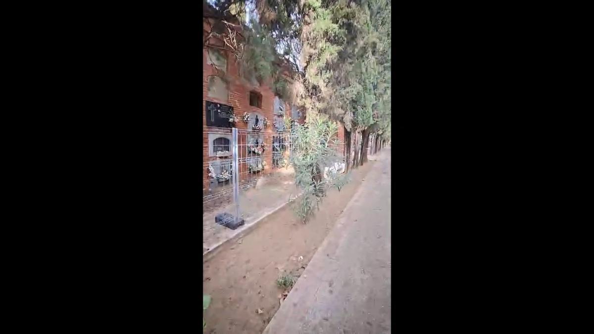 El grupo de nichos San Bernardo del cementerio de Alzira, vallado por riesgo de derrumbe
