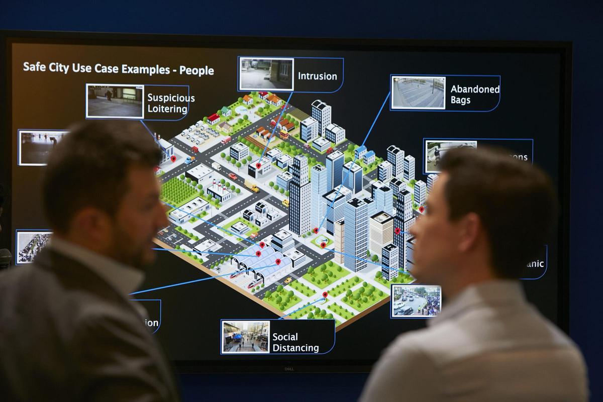 Pantalla que muestra una maqueta digital de una 'smart city', en el SCEWC 2022.
