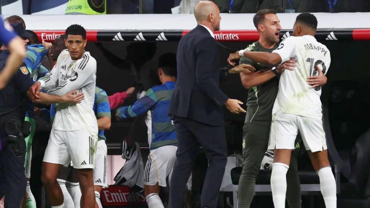 Killyan Mbappé pide a sus compañeros que se retiren del campo para no presenciar la entrega del trofeo al Barça.
