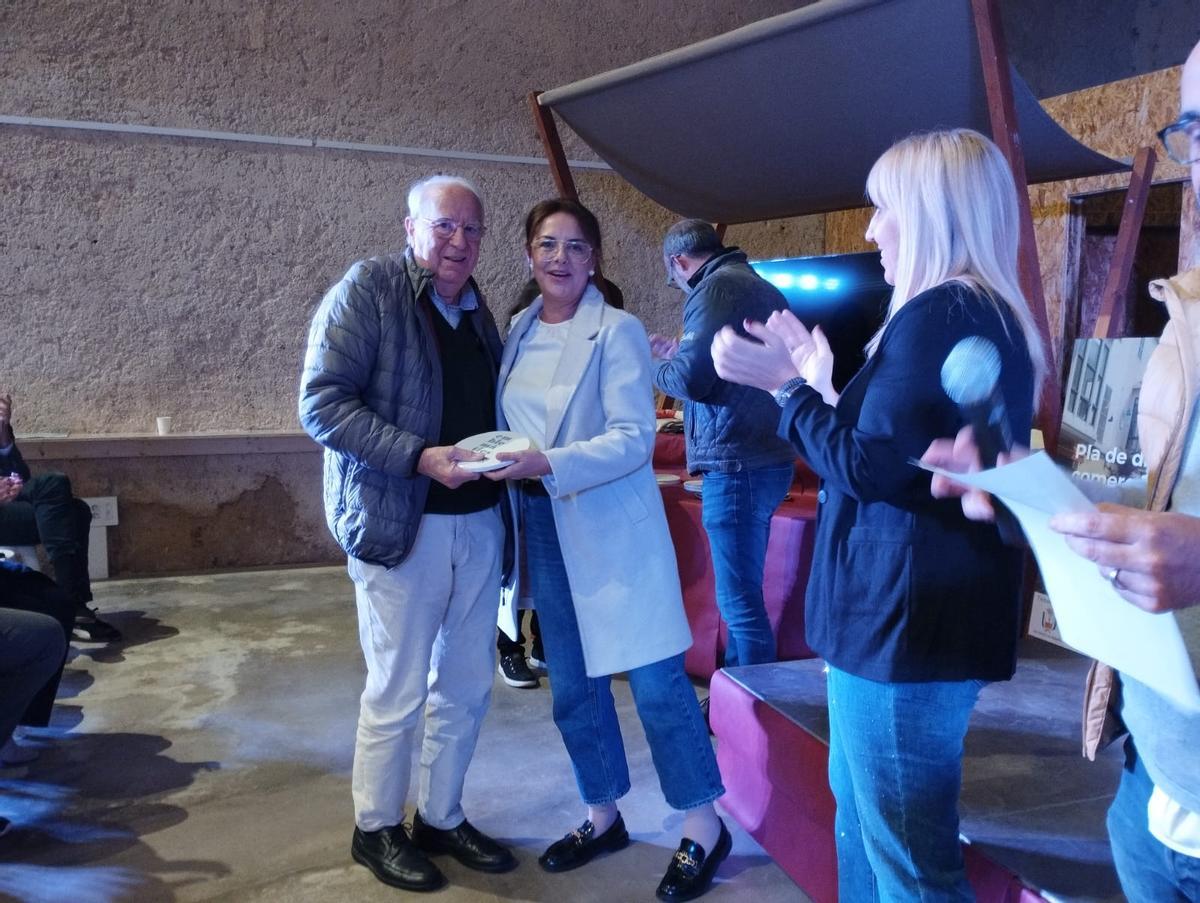 Un momento de la entrega de los distintivos comerciales.