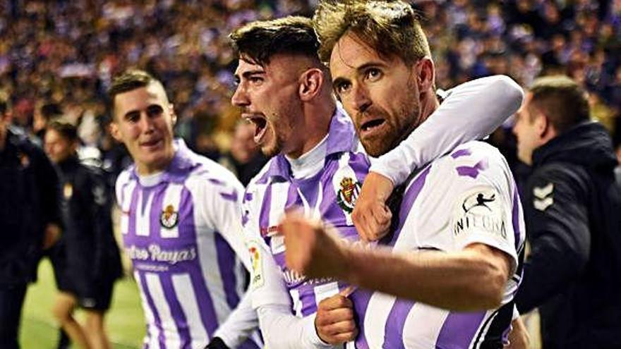 Míchel celebra amb els companys el seu gol contra el Girona, el primer que fa aquesta temporada a la Lliga.