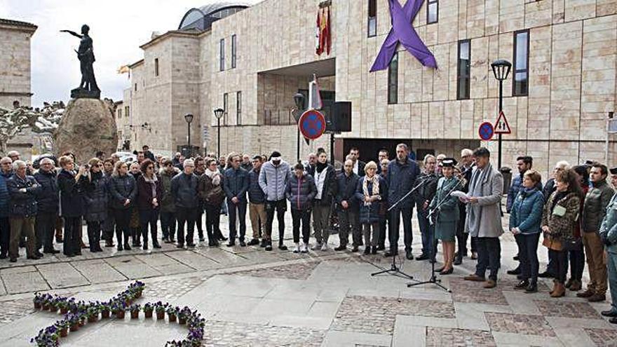 Acto institucional celebrado durante la jornada de ayer en la plaza de Viriato.