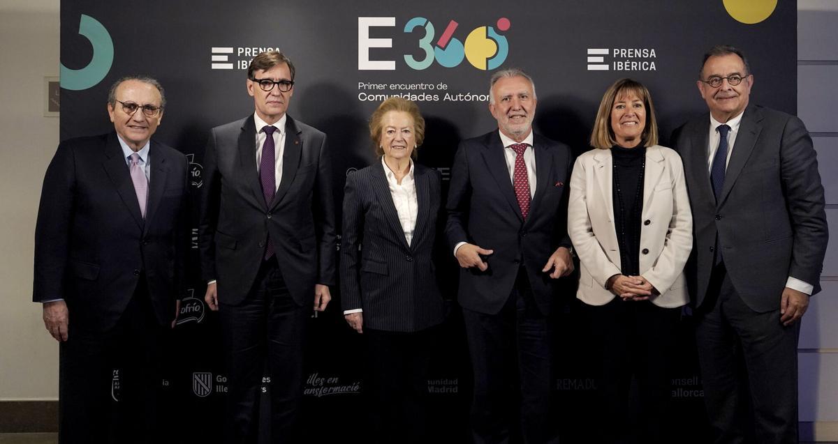 Javier Moll, presidente de Prensa Ibérica; Salvador Illa, presidente de la Generalitat de Catalunya; Arantza Sarasola, vicepresidenta de Prensa Ibérica; Ángel Víctor Torres, ministro de Política Territorial; Nuria Marín, delegada del Govern de la Generalitat de Catalunya en Madrid, y Albert Sáez, director general de Contenidos de Prensa Ibérica