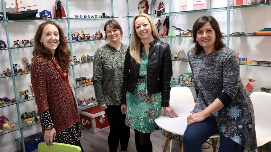 De izda. a dcha., Beatriz Mayhew, Mari Cruz Ortín, Blanca Marín y Carolina Jiménez, trabajadoras del proyecto.
