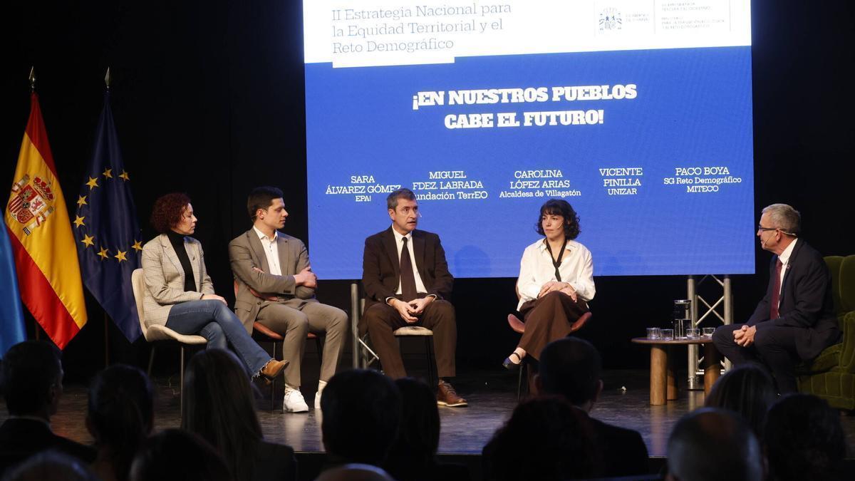 Blindaje total al centro cultural de Rodrigo Cuevas para la visita de Pedro Sánchez a Asturias: "El futuro del sector agroalimentario depende de jóvenes y mujeres", advierte la secretaria de Agricultura