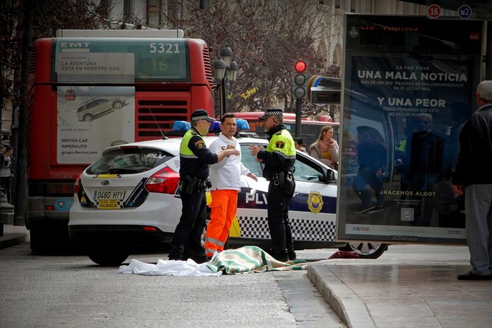 Muere una anciana atropellada por un bus de la EMT