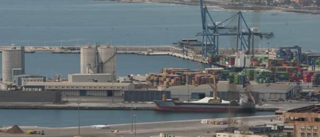 Una zona franca para relanzar el puerto de Alicante