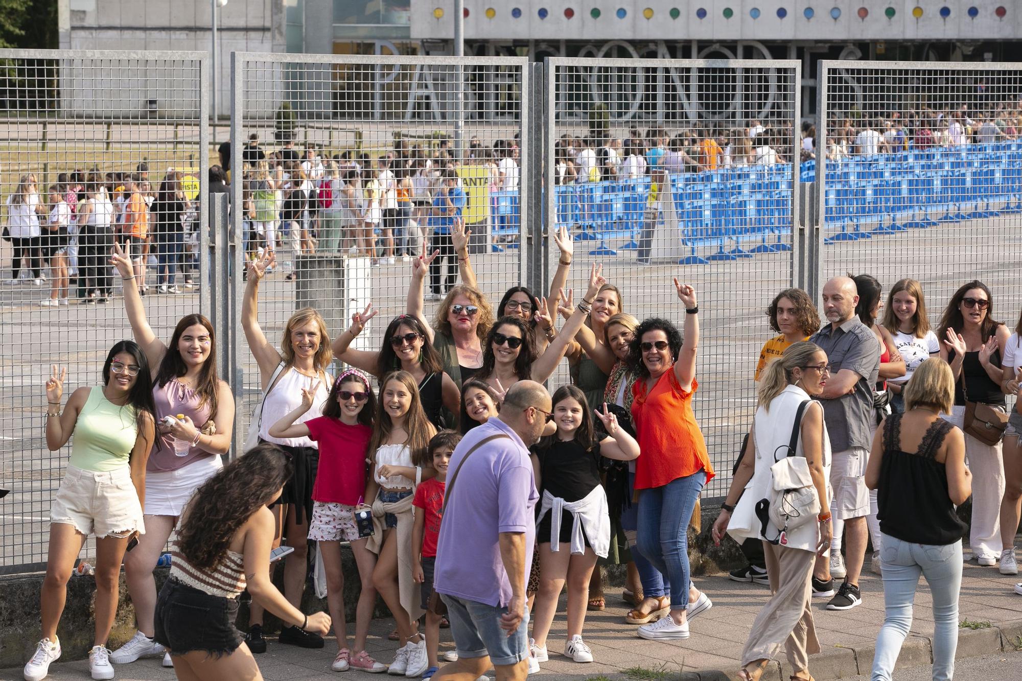 ENIMÁGENES: A punto de comenzar el concierto de Sebastián Yatra, en Avilés, los fans abarrotan el pabellón de La Magdalena