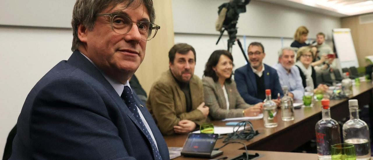 Puigdemont defiende que deben tomar precauciones "por más prisas que tengan algunos"