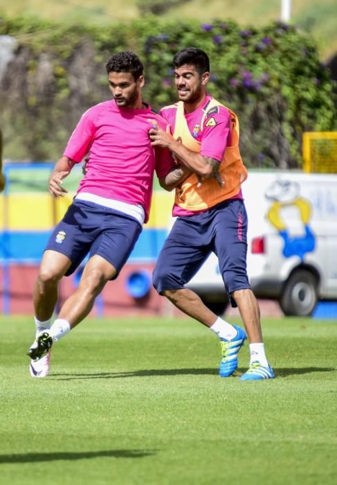 Entrenamiento de la UD LAS PALMAS en Barranco ...