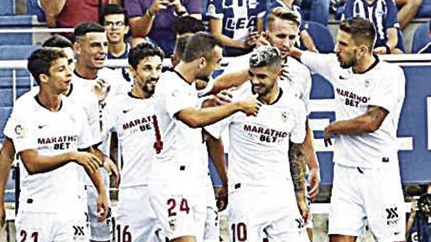 El Sevilla celebra un gol.