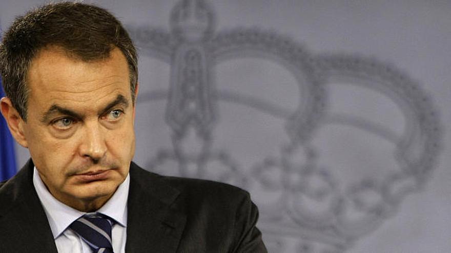 Zapatero prevé fusiones en la banca