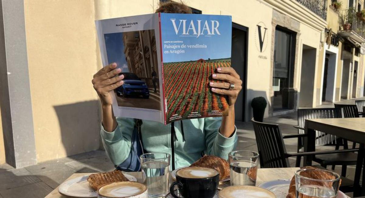 Desayuno con el reportaje de la revista ‘Viajar’.