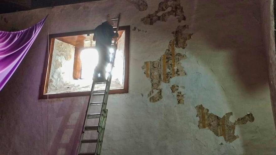 El cura de un pueblo de Tenerife destroza unos frescos de su iglesia de más de 300 años de antigüedad