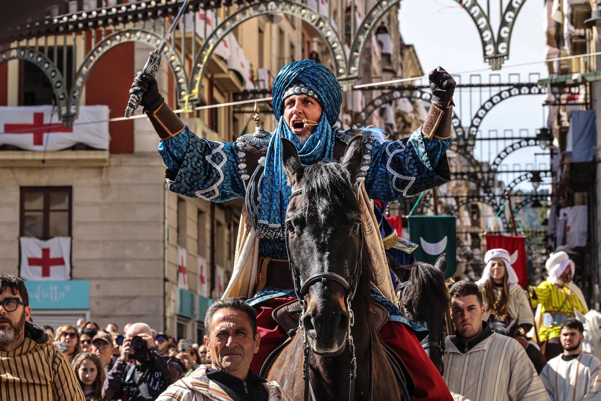 Estalla la batalla en Alcoy