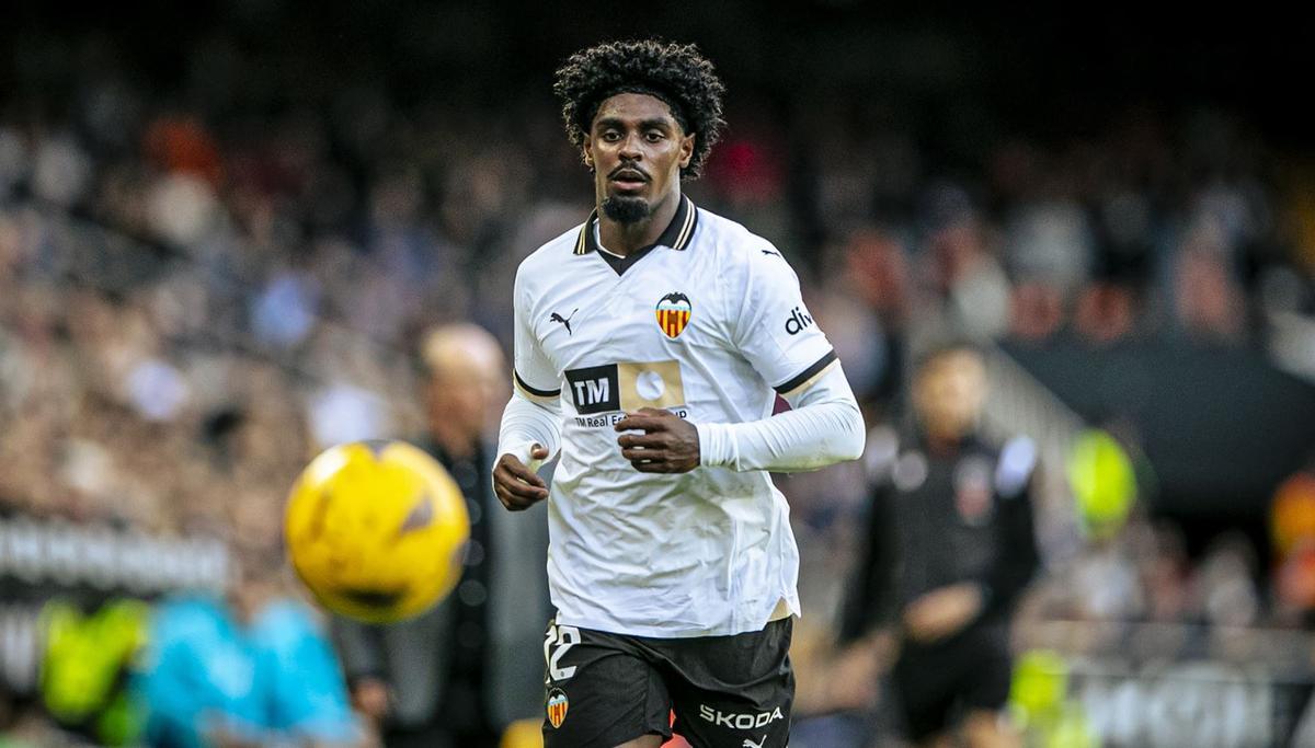 Thierry Correia con la camiseta del Valencia