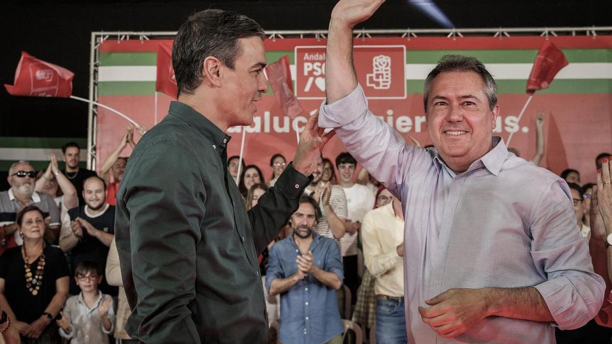 Pedro Sánchez y Juan Espadas.