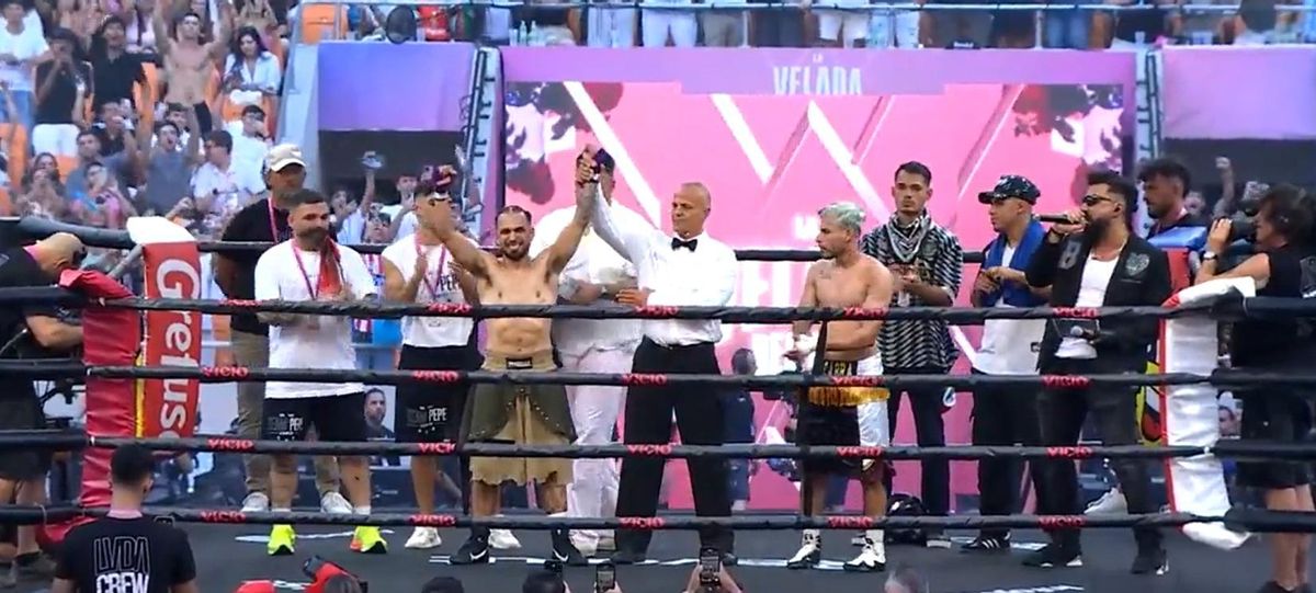 Pereira gana el primer combate de la noche.