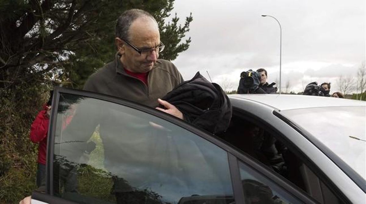 L’etarra Alberto Plazaola Anduaga abandona, el 4 de desembre, la presó corunyesa de Teixeiro. L’etarra Alberto Plazaola Anduaga abandona, el 4 de desembre, la presó corunyesa de Teixeiro.