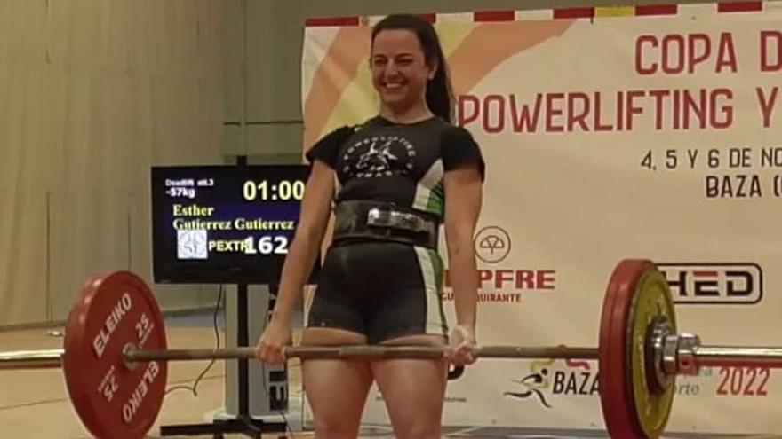 Esther Gutiérrez, del trompazo a lo más alto del podio en la Copa de España de powerlifting