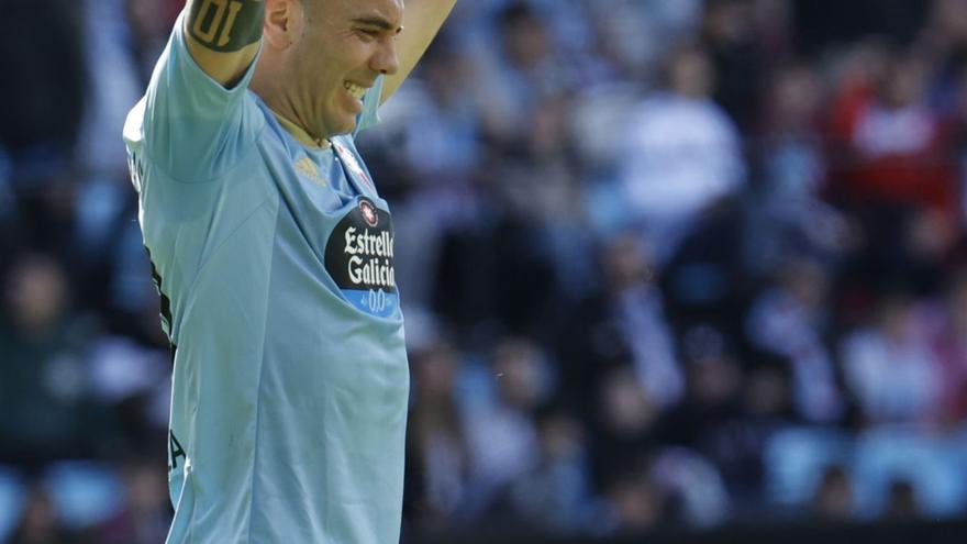 Aspas se pelea con los postes