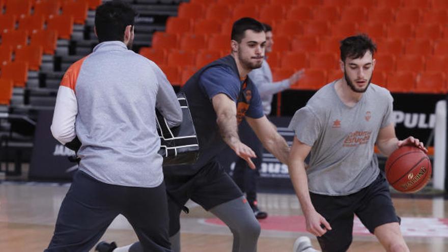 Sergi García, en un entrenamiento en La Fonteta