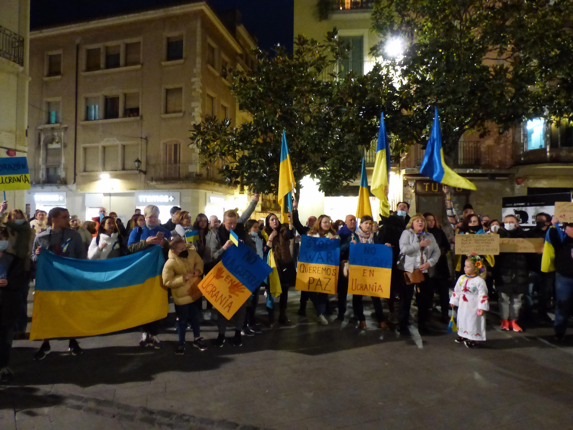 Concentració a Figueres contra la guerra a Ucraïna