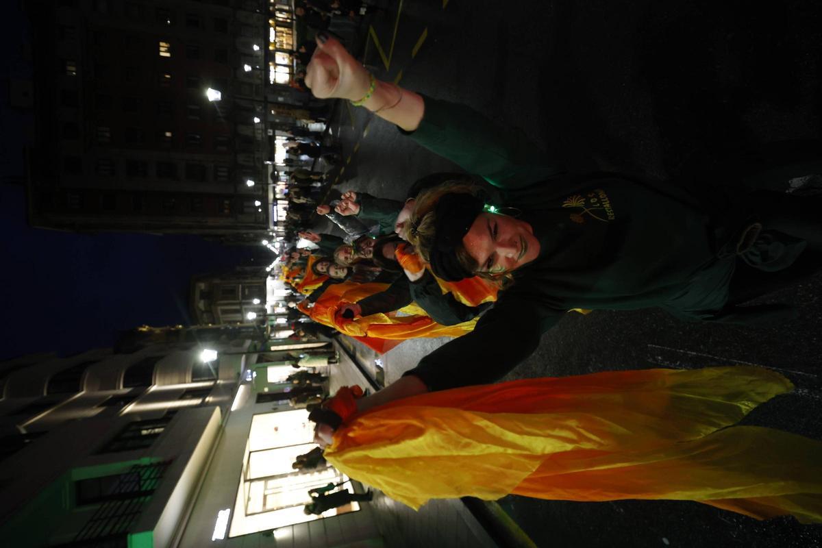 El pasacalles para abrir el Carnaval de Gijón, en imágenes