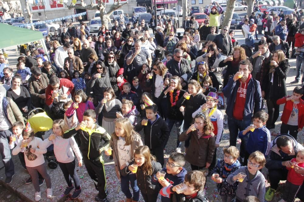 a Asociación de animación cultural "A Illa dos Ratos", en colaboración con el Concello de Cangas, ofreció este año, como novedad, las "precampanadas" destinadas a un público infantil