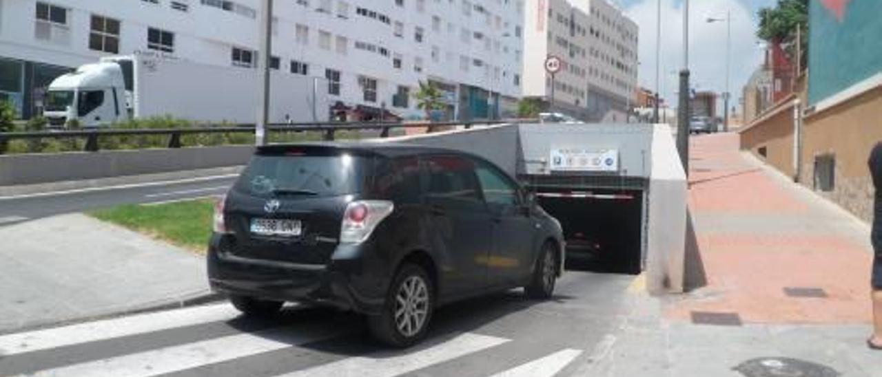 El Campello asume la gestión del parking de Els Furs con tres conserjes y la Policía Local