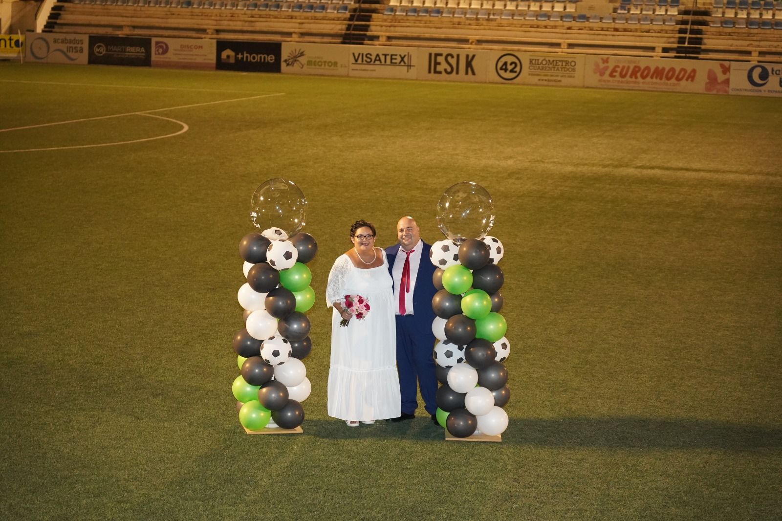 El estadio El Clariano de Ontinyent acoge la primera boda de su historia