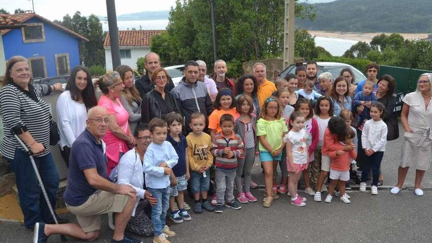 La última concentración contra el recorte educativo en el colegio de Lastres.