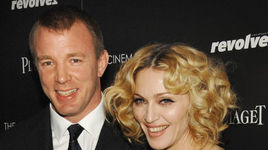 El director Guy Ritchie y Madonna.